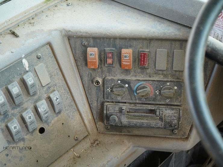 2004-freightliner-fs65-image-8