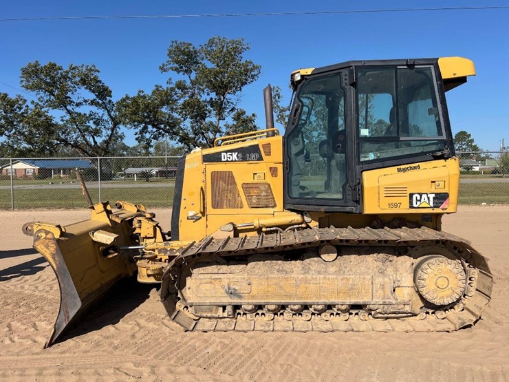 2015-caterpillar-d5k2-lgp-image-1
