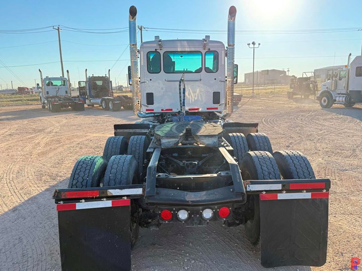 2024-kenworth-t880-image-7
