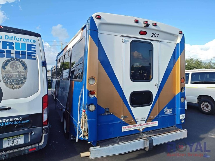 2016-ford-e450-image-4