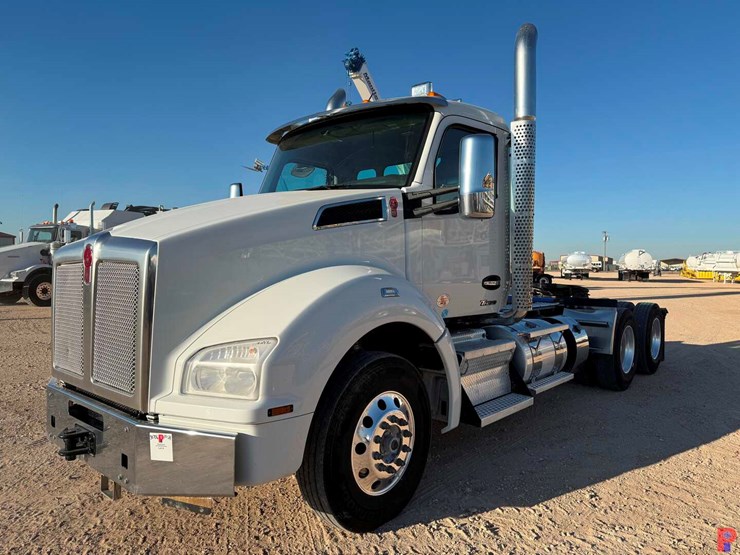 2024-kenworth-t880-image-2