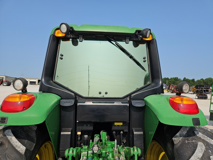 2011-john-deere-7230-image-17