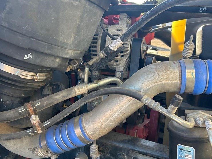 2018-freightliner-business-class-m2-106-image-55