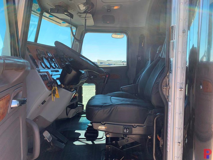 2007-peterbilt-379-image-4