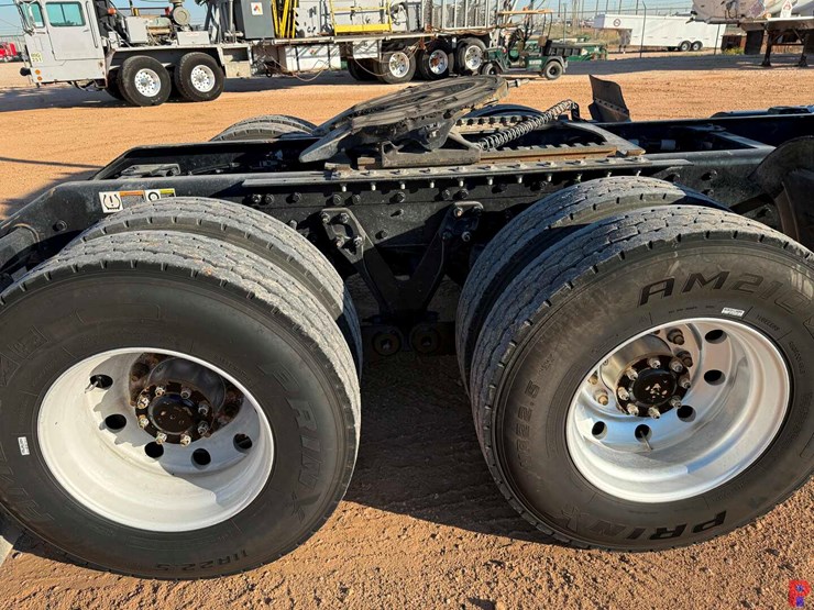 2024-kenworth-t880-image-5