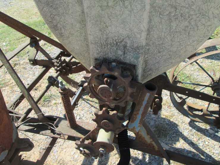 #29515-•-ford-2-row-planter-image-8