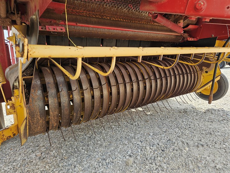 new-holland-660-image-11