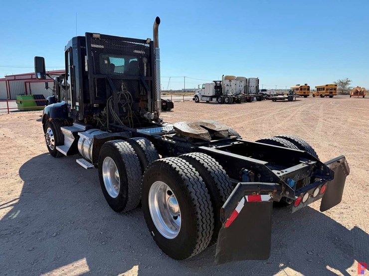 2013-kenworth-t660-image-4