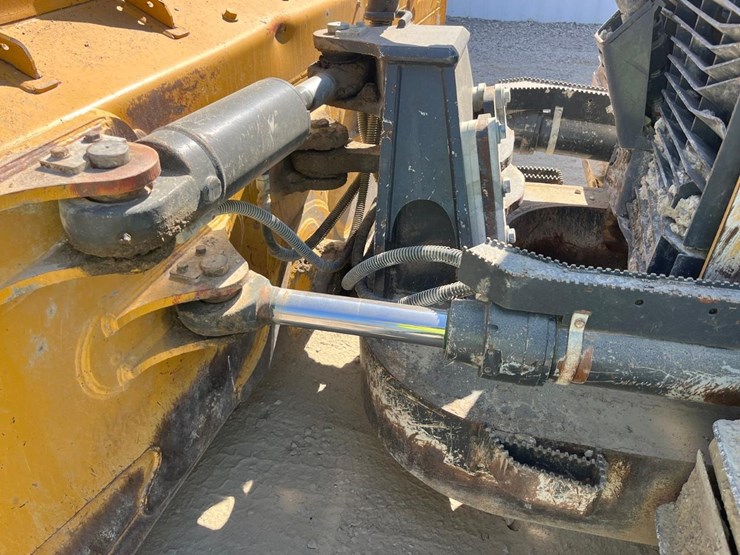 2021-deere-750l-image-11