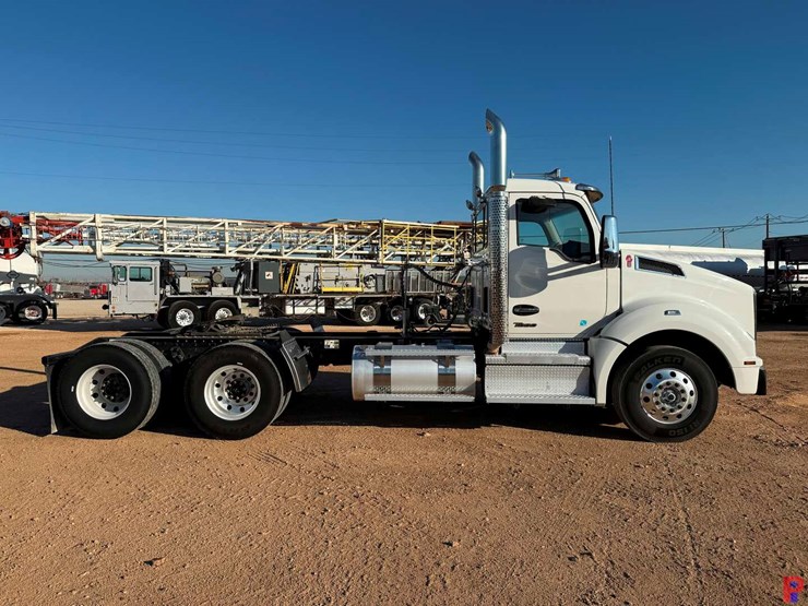 2024-kenworth-t880-image-2