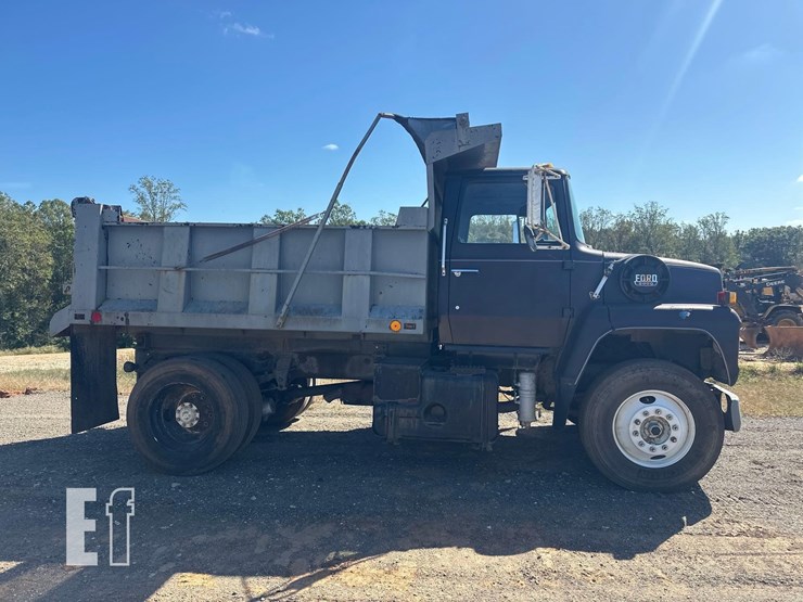 1982-ford-8000-image-2