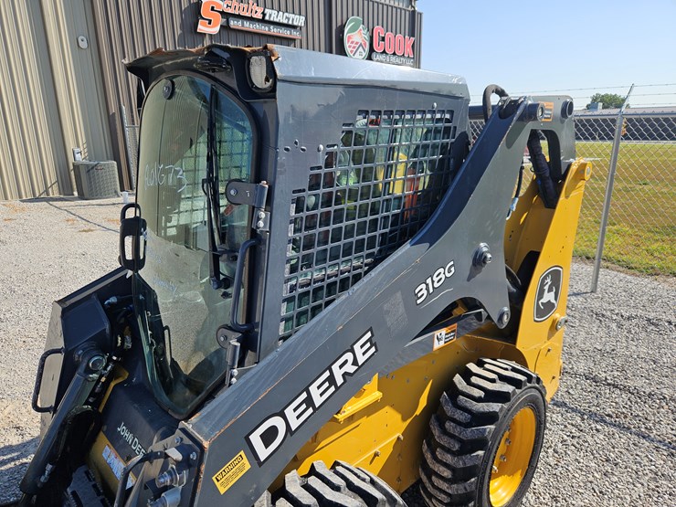2022-deere-318g-image-13