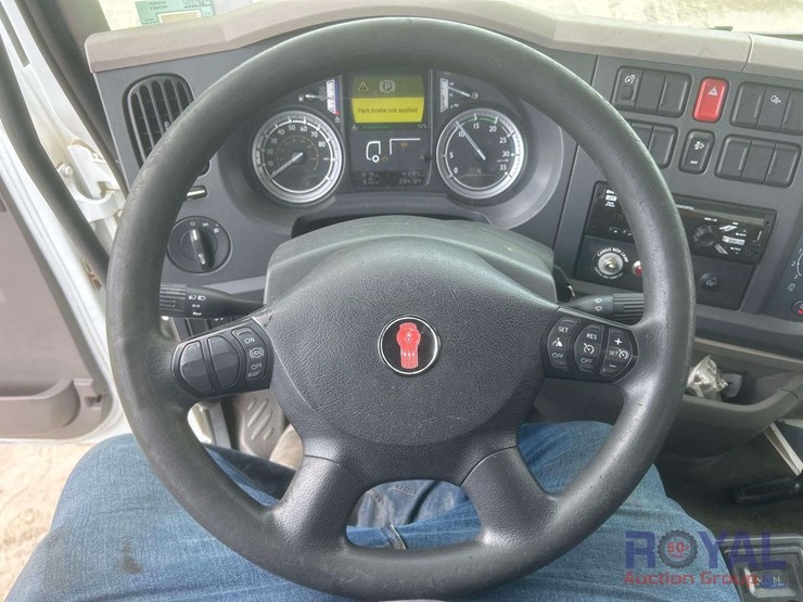 2016-kenworth-k270-image-20