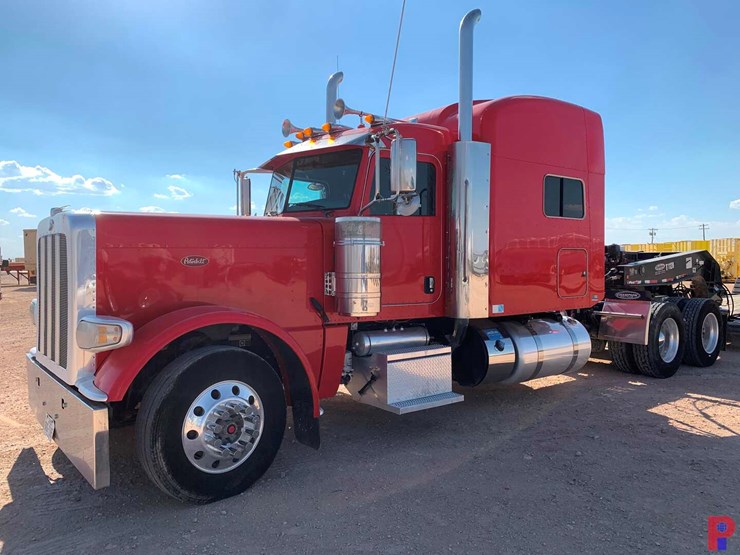 2019-peterbilt-389-image-3