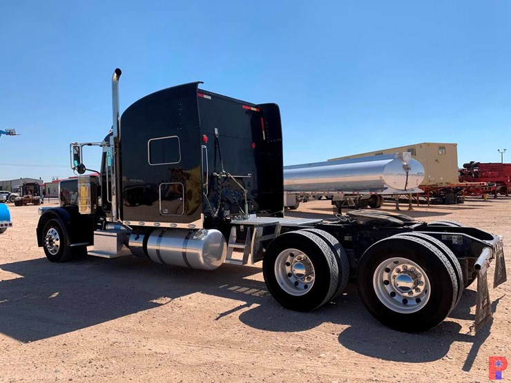 2019-peterbilt-389-image-6
