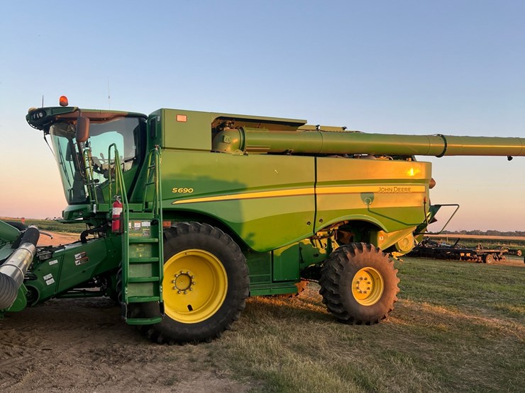 2013-john-deere-s690-image-2