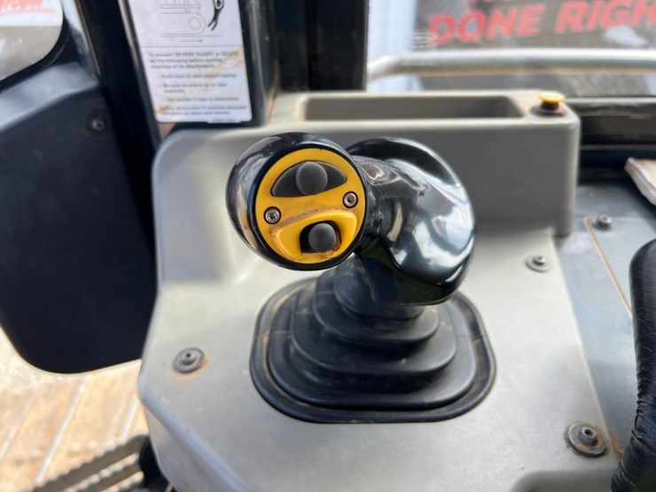 2017-komatsu-d51px-24-image-32