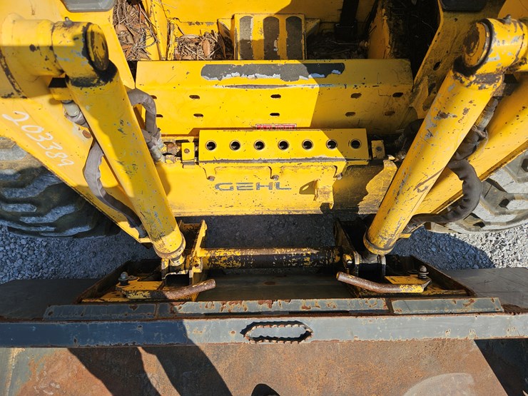 #203389-•-2000-gehl-sl5635-ii-skid-steer-image-6