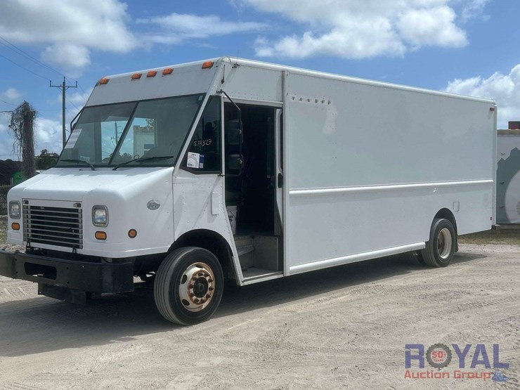 2014-freightliner-mt55-image-1