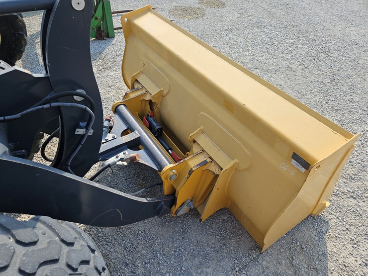 deere-204l-image-19