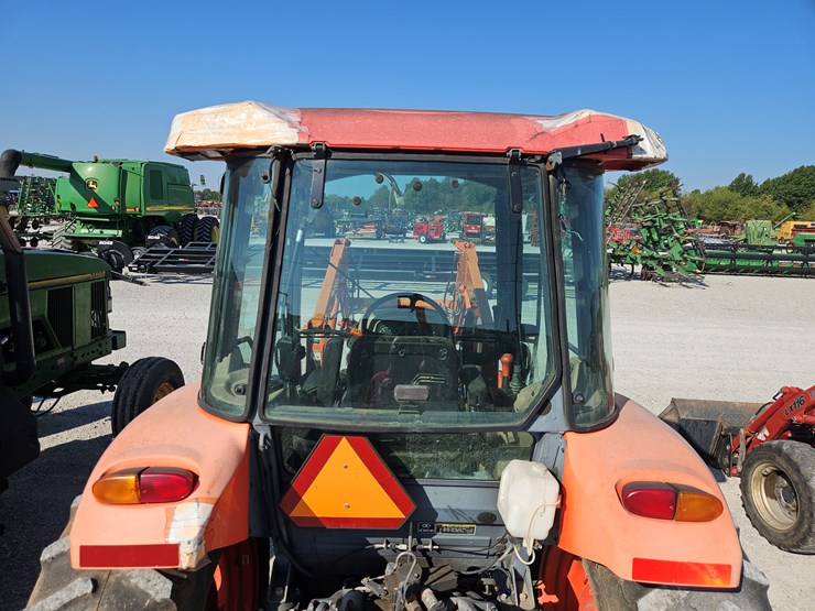 2010-kubota-m7040-image-14