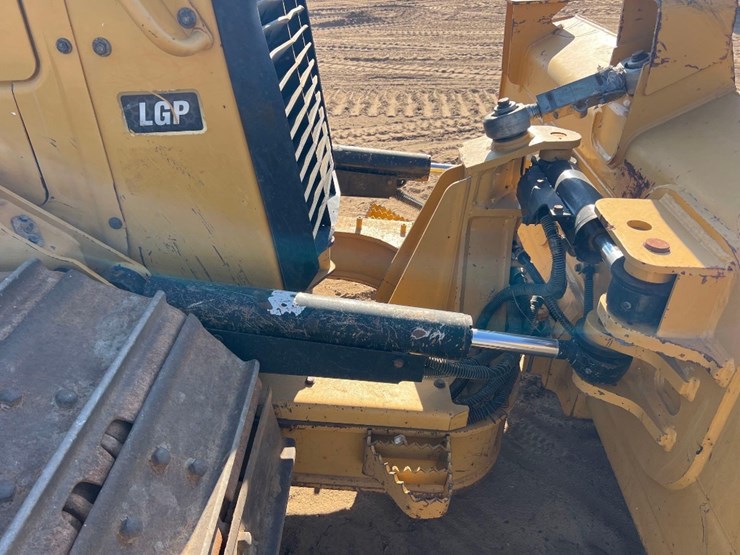 2021-caterpillar-d3-lgp-image-20