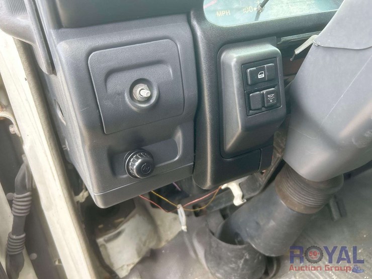 2006-gmc-w5500-image-23