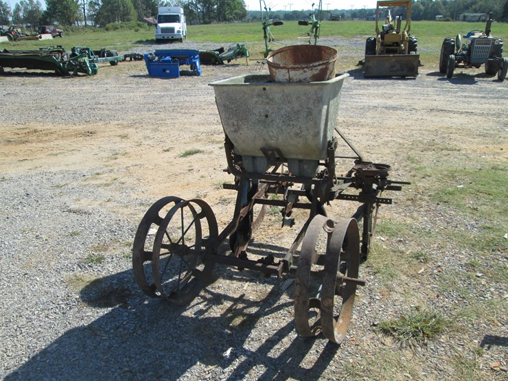 #29515-•-ford-2-row-planter-image-3