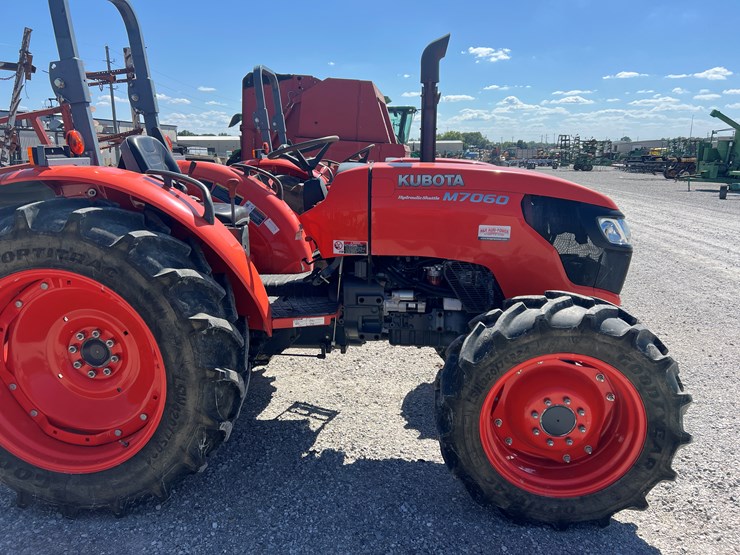 2020-kubota-m7060-image-16