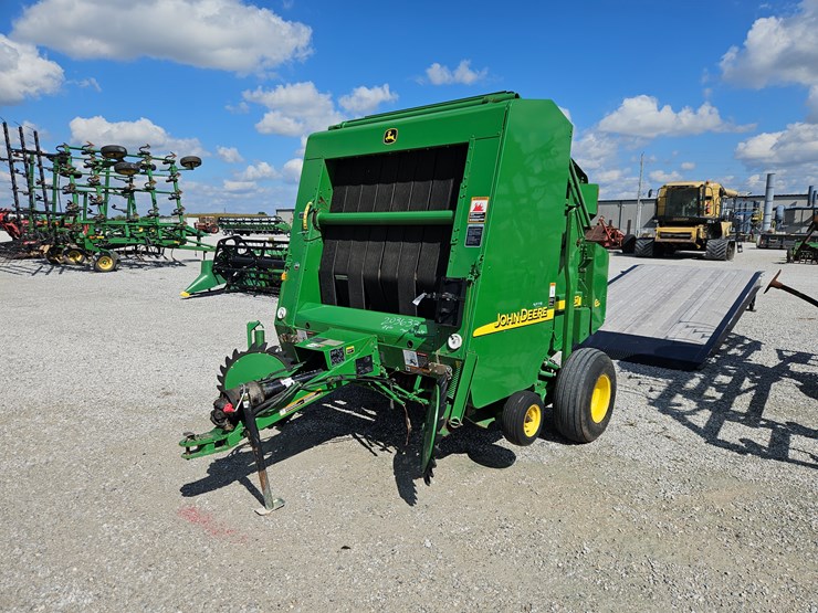 2005-john-deere-567-image-1