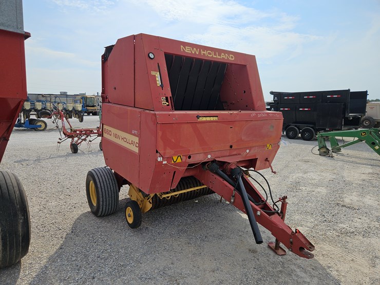 new-holland-660-image-12