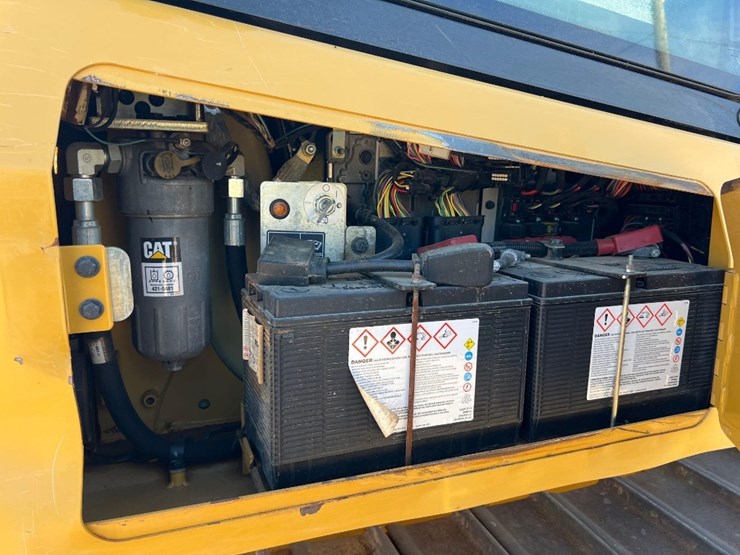 2021-caterpillar-d3-lgp-image-24