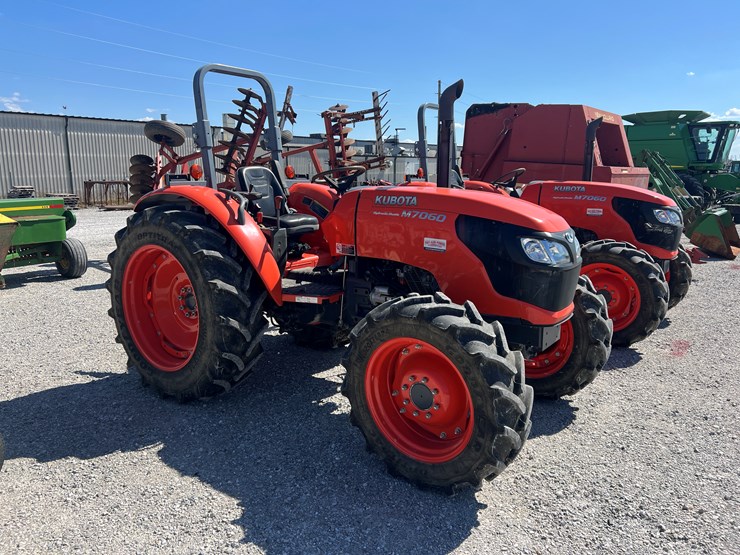 2020-kubota-m7060-image-17