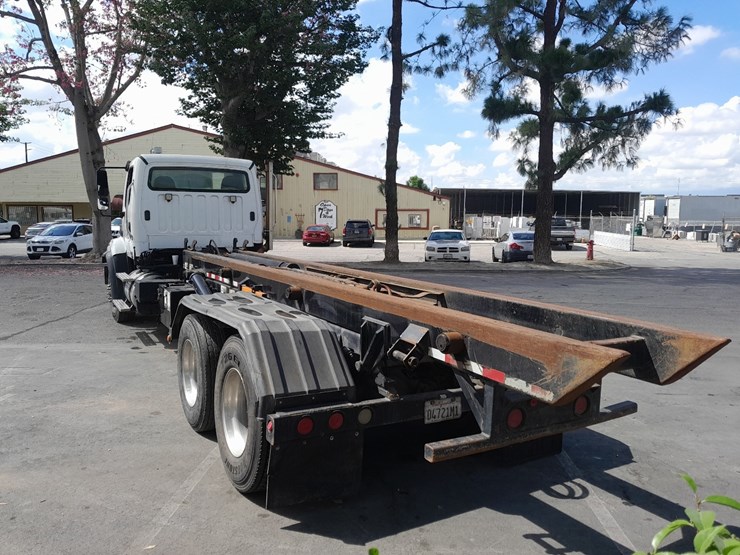 2014-freightliner-114sd-image-3