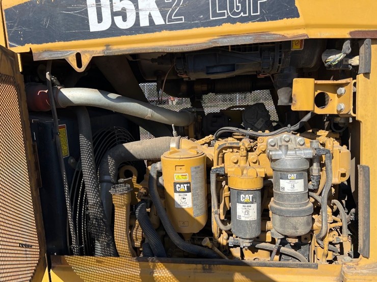 2015-caterpillar-d5k2-lgp-image-29