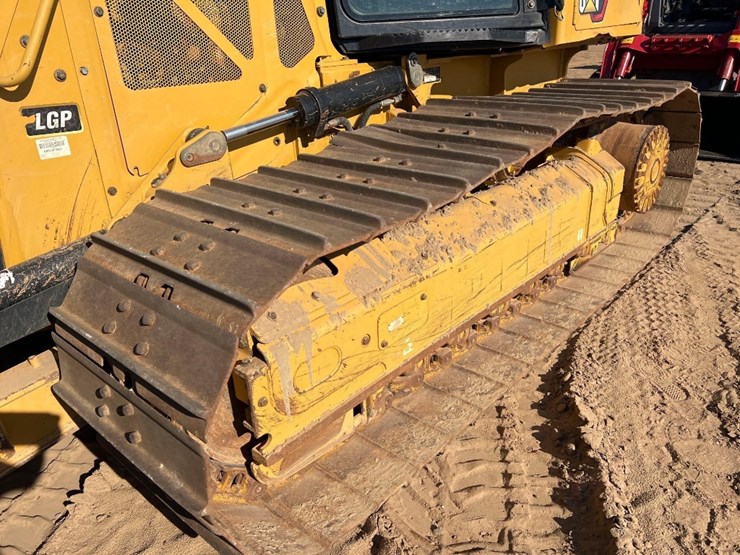 2021-caterpillar-d3-lgp-image-9