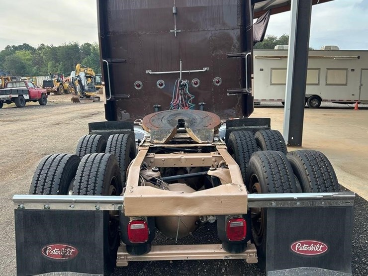 2000-peterbilt-379-image-6