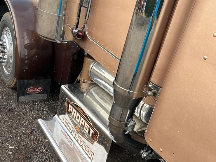 2000-peterbilt-379-image-40