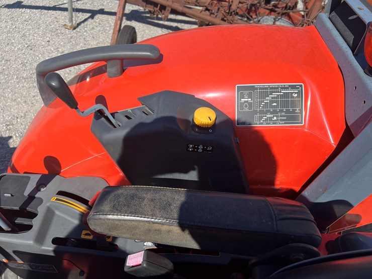 2020-kubota-m7060-image-10