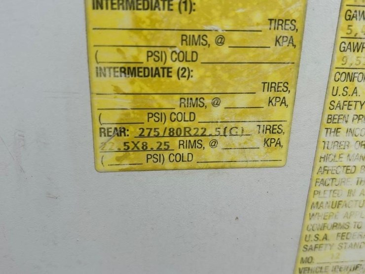 2003-freightliner-business-class-m2-106-image-52