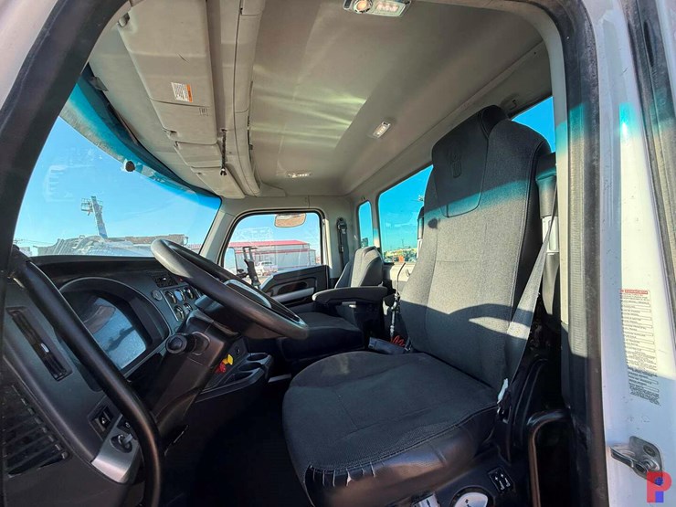 2024-kenworth-t880-image-11