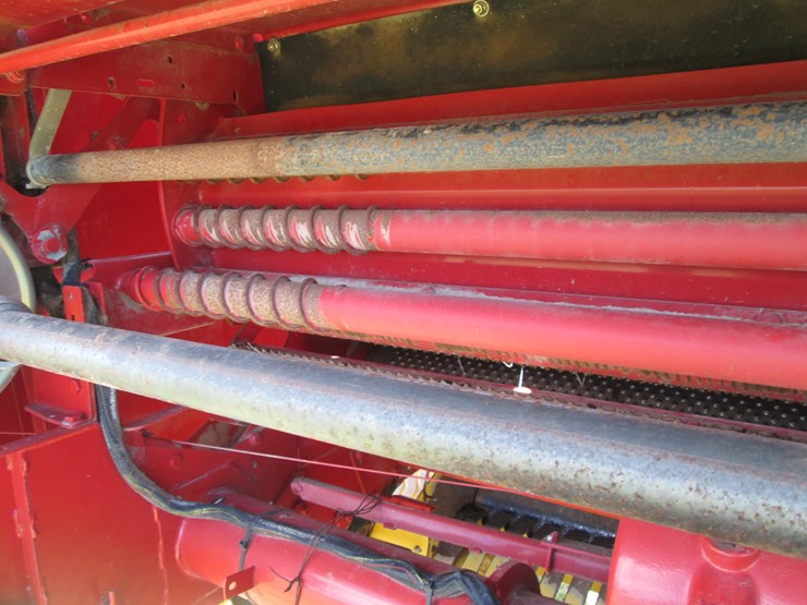 new-holland-br780-image-26