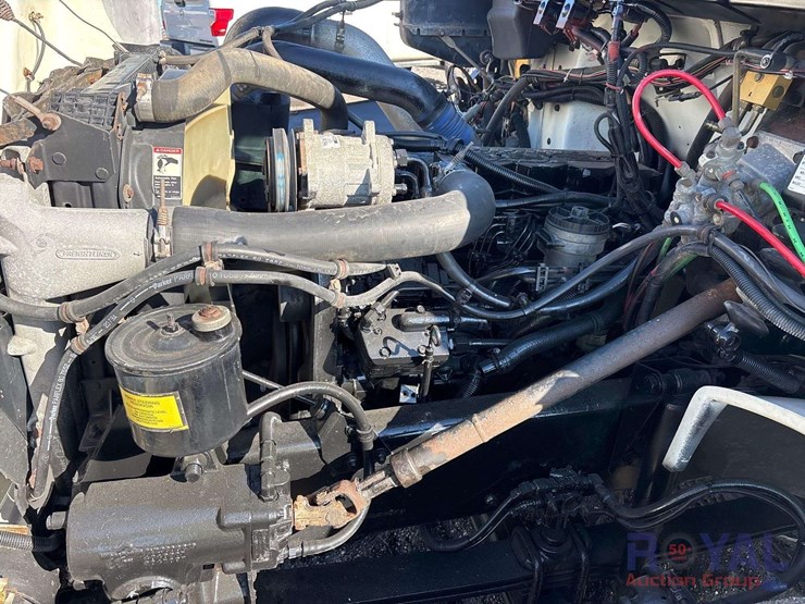 2000-freightliner-fl70-image-21