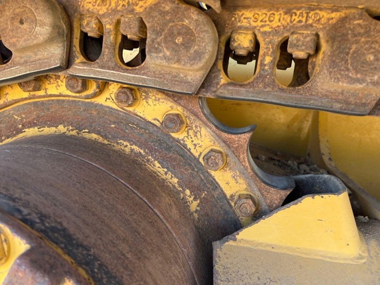 2021-caterpillar-d3-lgp-image-15
