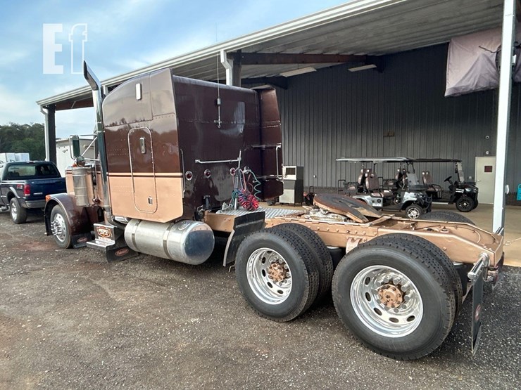 2000-peterbilt-379-image-4
