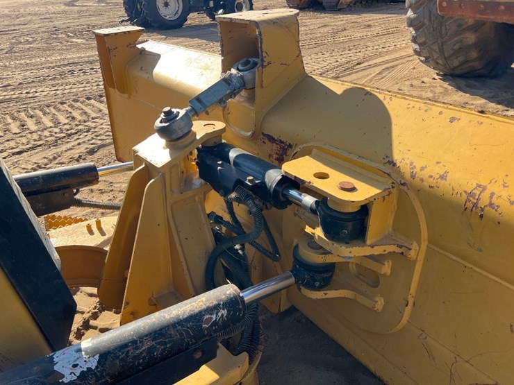 2021-caterpillar-d3-lgp-image-19