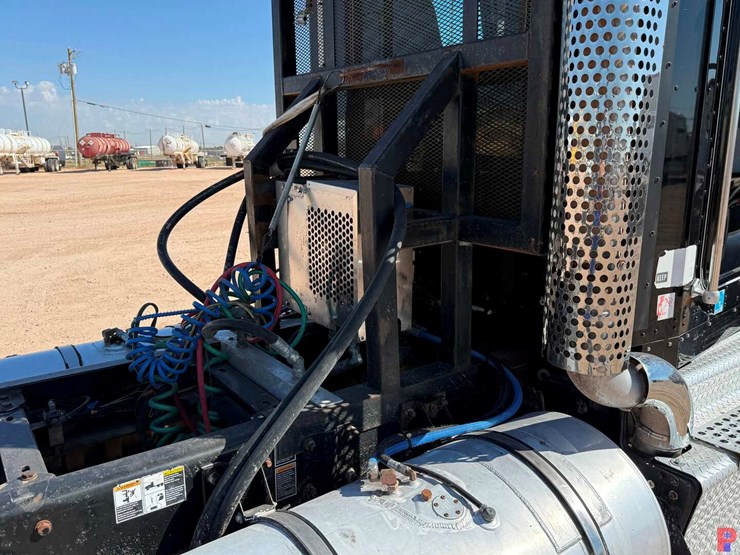 2013-kenworth-t660-image-13