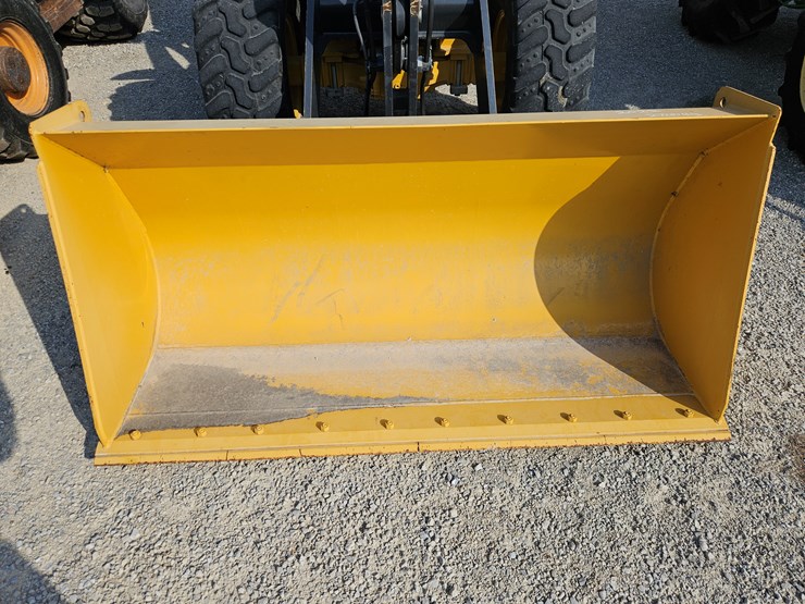 deere-204l-image-3