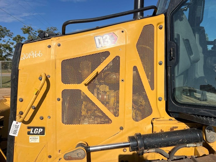 2021-caterpillar-d3-lgp-image-29