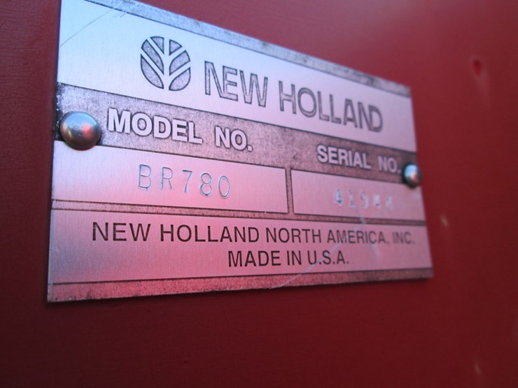 new-holland-br780-image-32